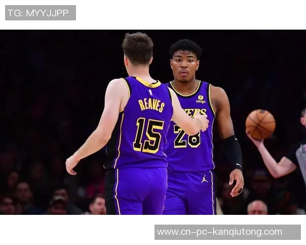 湖人与掘金第四场激战回顾：关键时刻的精彩瞬间与战术分析